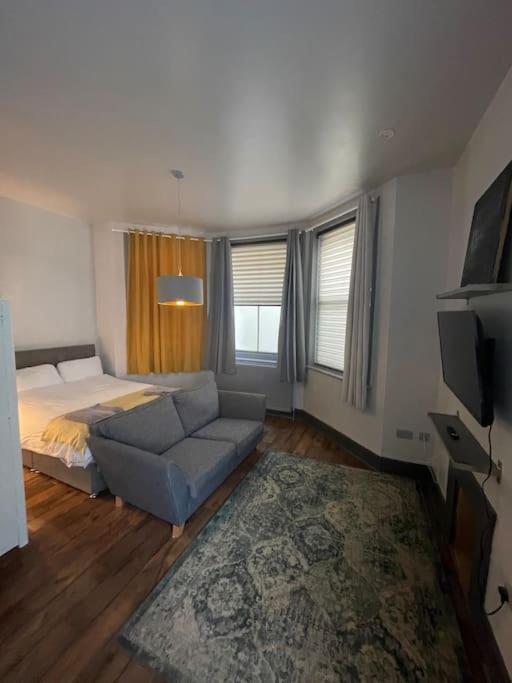 Appartamento 1 Comfortable Studio Hove Esterno foto