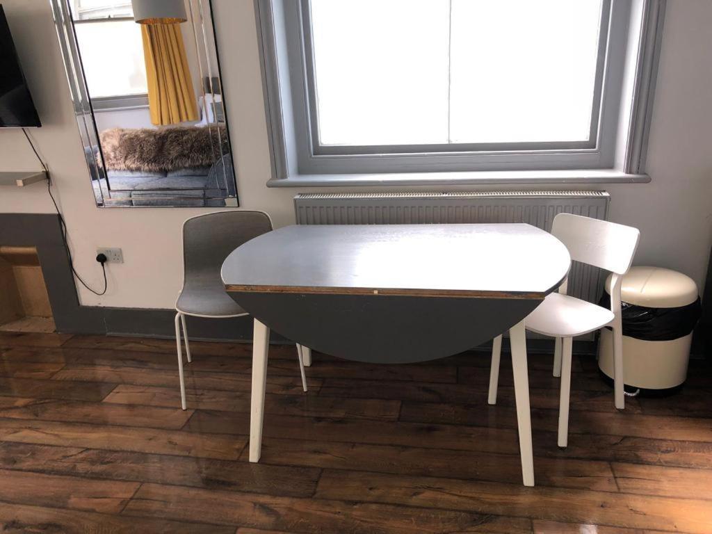 Appartamento 1 Comfortable Studio Hove Esterno foto